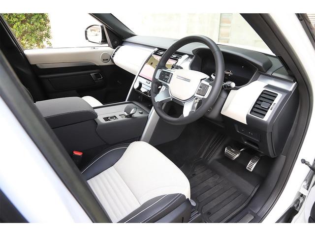ディスカバリー Ｒ－ダイナミック　ＨＳＥ　Ｄ３００　パノラミックサンルーフ　アイボリー＆ブラックレザー　純正２２インチＡＷ　エアサス　ＭＥＲＩＤＩＡＮサラウンド　７人乗り　ワンオーナー　新車保証付き（9枚目）