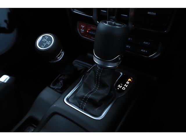 ジープ・ラングラーアンリミテッド ルビコン　マイナーチェンジモデル　ＵＳスチールバンパー　ＫＭＣ１７インチＡＷ　リフトアップ　ルーフラック　サイドオーニング　ワンオーナー　新車保証付き（67枚目）