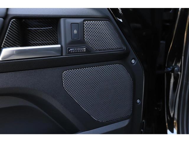 ディフェンダー １１０Ｖ８　Ｐ５２５　ブラックエクステリアパック　パノラマサンルーフ　ＯＰ２２インチＡＷ　電動サイドステップ　ＭＥＲＩＤＩＡＮサラウンド　新車保証付き（65枚目）