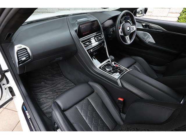 Ｍ８ Ｍ８グランクーペ　コンペティション　黒革　フルレザーメリノ　純正２０インチＡＷ　カーボンファイバールーフ　Ｂｏｗｅｒｓ＆Ｗｉｌｋｉｎｓダイヤモンドサラウンド（35枚目）