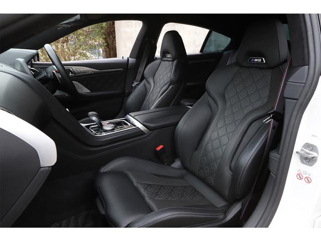 Ｍ８ Ｍ８グランクーペ　コンペティション　黒革　フルレザーメリノ　純正２０インチＡＷ　カーボンファイバールーフ　Ｂｏｗｅｒｓ＆Ｗｉｌｋｉｎｓダイヤモンドサラウンド（37枚目）