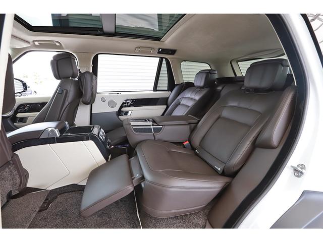 レンジローバー オートバイオグラフィーロングホイールベース525PS ドライバーアシストパック パノラマサンルーフ OP22インチ リアエンターテインメント ブラックパック仕様 コントラストブラックルーフ(18枚目)