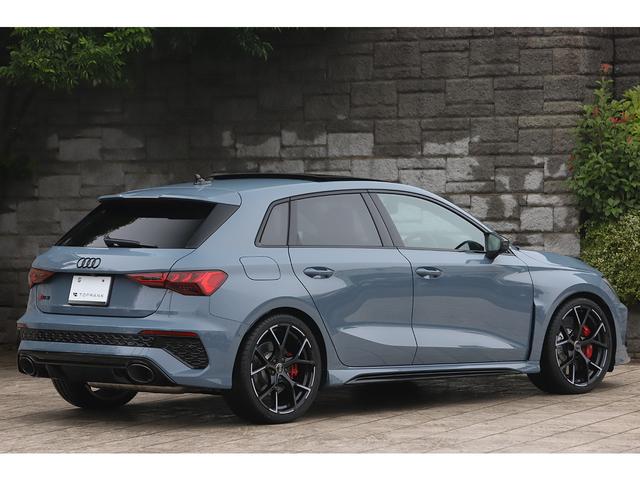 RS3スポーツバック ベースグレード ケモラグレー RSデザインPKG サンルーフ RSスポーツエキゾースト マトリクスLED Bang&Olufsen ワンオーナー(2枚目)