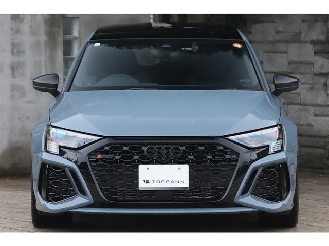 RS3スポーツバック ベースグレード ケモラグレー RSデザインPKG サンルーフ RSスポーツエキゾースト マトリクスLED Bang&Olufsen ワンオーナー(6枚目)