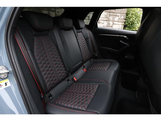 RS3スポーツバック ベースグレード ケモラグレー RSデザインPKG サンルーフ RSスポーツエキゾースト マトリクスLED Bang&Olufsen ワンオーナー(11枚目)