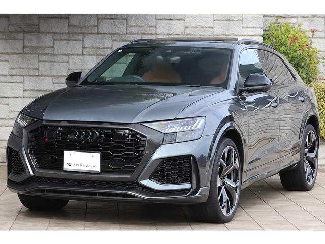 ＲＳ Ｑ８ ベースグレード　レザーシートＰＫＧ　カーボングロスブラックスタイリングＰＫＧ　パノラマサンルーフ　茶革　ＲＳスポーツエキゾースト　ＯＰ２３インチＡＷ　新車保証付き（24枚目）