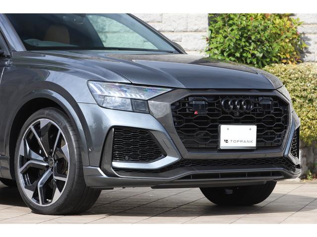 ＲＳ Ｑ８ ベースグレード　レザーシートＰＫＧ　カーボングロスブラックスタイリングＰＫＧ　パノラマサンルーフ　茶革　ＲＳスポーツエキゾースト　ＯＰ２３インチＡＷ　新車保証付き（25枚目）