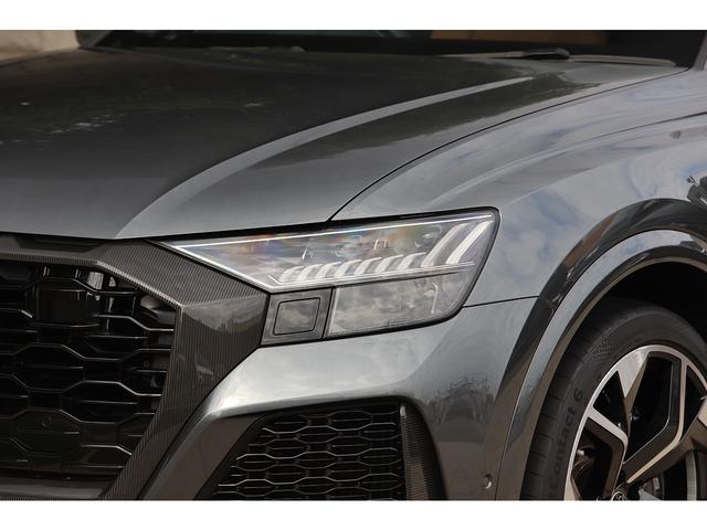 ＲＳ Ｑ８ ベースグレード　レザーシートＰＫＧ　カーボングロスブラックスタイリングＰＫＧ　パノラマサンルーフ　茶革　ＲＳスポーツエキゾースト　ＯＰ２３インチＡＷ　新車保証付き（27枚目）