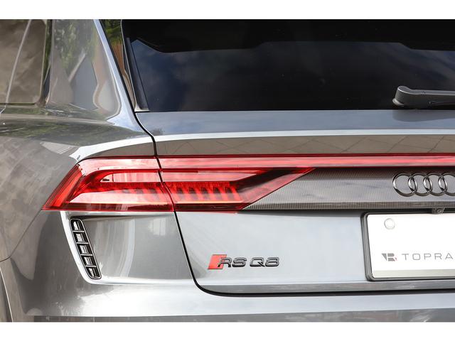 ＲＳ Ｑ８ ベースグレード　レザーシートＰＫＧ　カーボングロスブラックスタイリングＰＫＧ　パノラマサンルーフ　茶革　ＲＳスポーツエキゾースト　ＯＰ２３インチＡＷ　新車保証付き（33枚目）