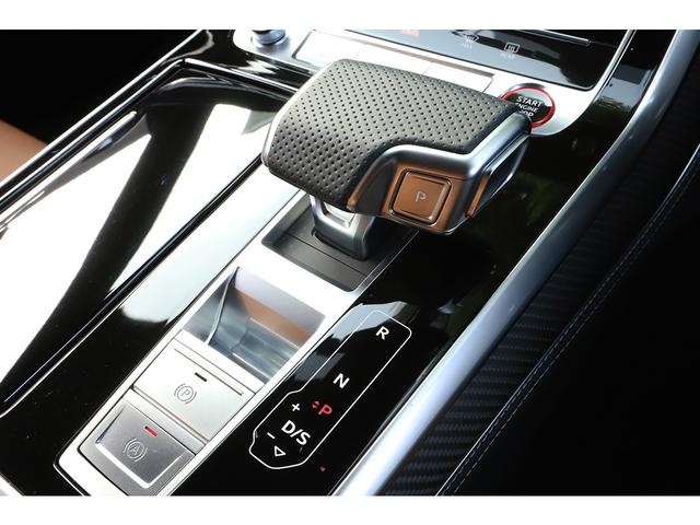 ＲＳ Ｑ８ ベースグレード　レザーシートＰＫＧ　カーボングロスブラックスタイリングＰＫＧ　パノラマサンルーフ　茶革　ＲＳスポーツエキゾースト　ＯＰ２３インチＡＷ　新車保証付き（54枚目）