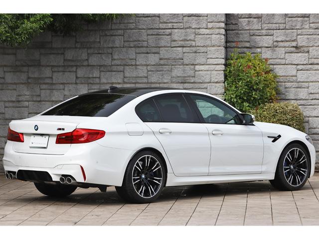 Ｍ５ Ｍ５　コンフォートＰＫＧ　カーボンルーフ　ブラックレザー　シートヒーター＆ベンチレーター　純正２０インチＡＷ　ハーマンカードン（2枚目）