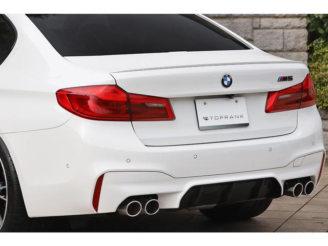 Ｍ５ Ｍ５　コンフォートＰＫＧ　カーボンルーフ　ブラックレザー　シートヒーター＆ベンチレーター　純正２０インチＡＷ　ハーマンカードン（29枚目）