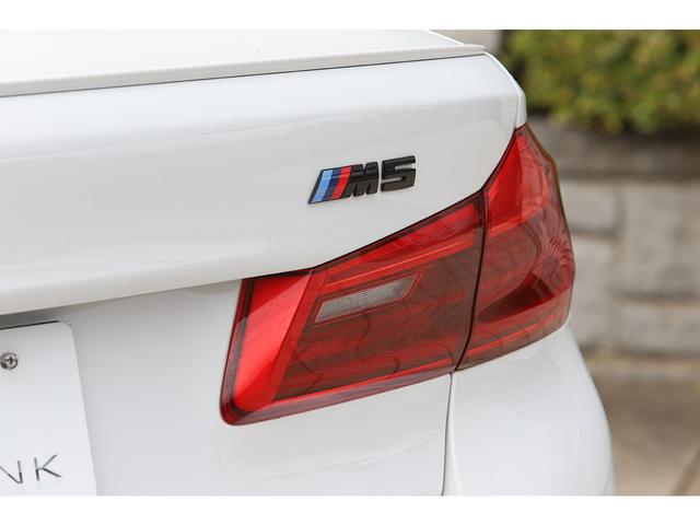 Ｍ５ Ｍ５　コンフォートＰＫＧ　カーボンルーフ　ブラックレザー　シートヒーター＆ベンチレーター　純正２０インチＡＷ　ハーマンカードン（31枚目）