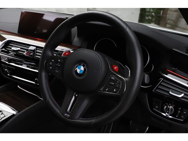 Ｍ５ Ｍ５　コンフォートＰＫＧ　カーボンルーフ　ブラックレザー　シートヒーター＆ベンチレーター　純正２０インチＡＷ　ハーマンカードン（39枚目）