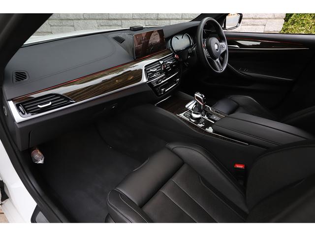 Ｍ５ Ｍ５　コンフォートＰＫＧ　カーボンルーフ　ブラックレザー　シートヒーター＆ベンチレーター　純正２０インチＡＷ　ハーマンカードン（41枚目）