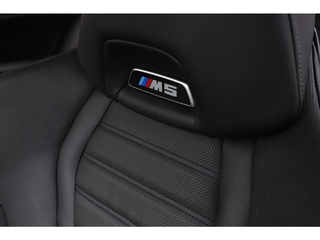 Ｍ５ Ｍ５　コンフォートＰＫＧ　カーボンルーフ　ブラックレザー　シートヒーター＆ベンチレーター　純正２０インチＡＷ　ハーマンカードン（44枚目）