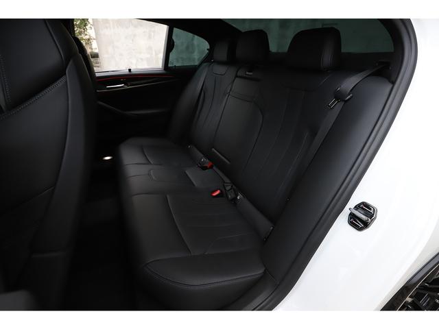 Ｍ５ Ｍ５　コンフォートＰＫＧ　カーボンルーフ　ブラックレザー　シートヒーター＆ベンチレーター　純正２０インチＡＷ　ハーマンカードン（46枚目）