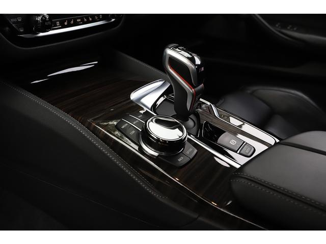 Ｍ５ Ｍ５　コンフォートＰＫＧ　カーボンルーフ　ブラックレザー　シートヒーター＆ベンチレーター　純正２０インチＡＷ　ハーマンカードン（56枚目）