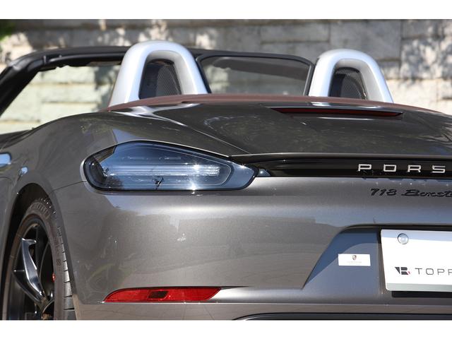718ボクスター 718ボクスターGTS PDK スポーツクロノPKG 有償色アゲートグレー エスプレッソレザーインテリア ブラウン幌 純正20インチAW スポーツエグゾースト(32枚目)