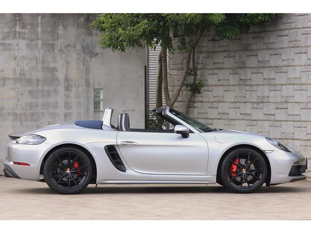 ７１８ボクスター ７１８ボクスターＧＴＳ　６速ＭＴ　ＧＴＳインテリアＰＫＧ　スポーツクロノＰＫＧ　スポーツエグゾースト　ＰＤＬＳ＋付きＬＥＤヘッドライト　ブルー幌　２０２０年モデル（17枚目）
