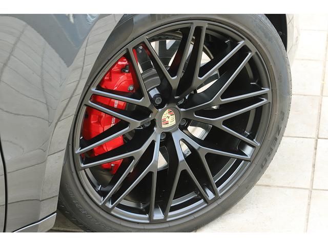 マカン マカンＧＴＳ　スポーツクロノＰＫＧ　パノラマサンルーフ　純正２１インチＡＷ　ＰＤＬＳ　スポーツエグゾースト　ＰＳＣＢ　レーンキープ　ティンテッドＬＥＤテールライト（9枚目）