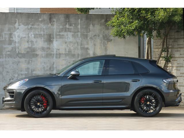 マカン マカンＧＴＳ　スポーツクロノＰＫＧ　パノラマサンルーフ　純正２１インチＡＷ　ＰＤＬＳ　スポーツエグゾースト　ＰＳＣＢ　レーンキープ　ティンテッドＬＥＤテールライト（22枚目）