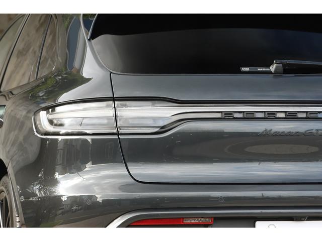 マカン マカンＧＴＳ　スポーツクロノＰＫＧ　パノラマサンルーフ　純正２１インチＡＷ　ＰＤＬＳ　スポーツエグゾースト　ＰＳＣＢ　レーンキープ　ティンテッドＬＥＤテールライト（32枚目）