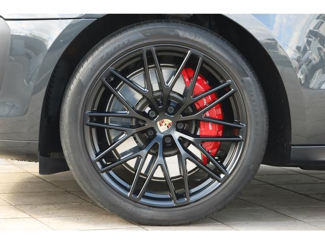 マカン マカンＧＴＳ　スポーツクロノＰＫＧ　パノラマサンルーフ　純正２１インチＡＷ　ＰＤＬＳ　スポーツエグゾースト　ＰＳＣＢ　レーンキープ　ティンテッドＬＥＤテールライト（34枚目）