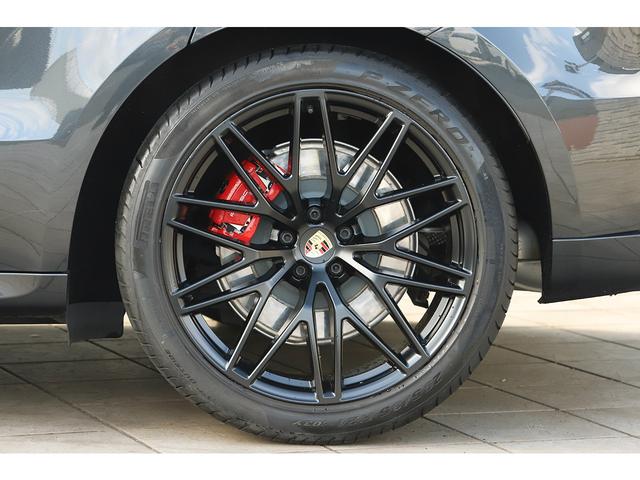 マカン マカンＧＴＳ　スポーツクロノＰＫＧ　パノラマサンルーフ　純正２１インチＡＷ　ＰＤＬＳ　スポーツエグゾースト　ＰＳＣＢ　レーンキープ　ティンテッドＬＥＤテールライト（35枚目）