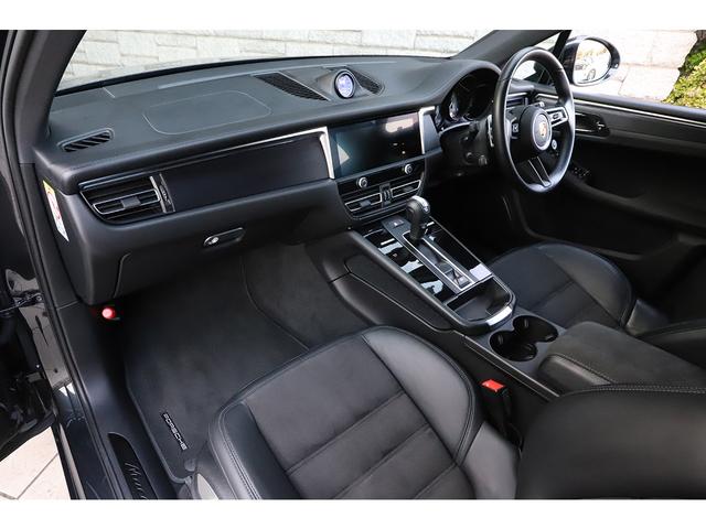 マカン マカンＧＴＳ　スポーツクロノＰＫＧ　パノラマサンルーフ　純正２１インチＡＷ　ＰＤＬＳ　スポーツエグゾースト　ＰＳＣＢ　レーンキープ　ティンテッドＬＥＤテールライト（38枚目）
