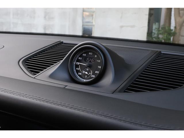 マカン マカンＧＴＳ　スポーツクロノＰＫＧ　パノラマサンルーフ　純正２１インチＡＷ　ＰＤＬＳ　スポーツエグゾースト　ＰＳＣＢ　レーンキープ　ティンテッドＬＥＤテールライト（47枚目）