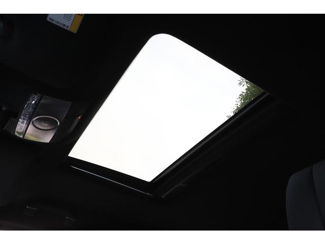 自動車保険のお取り扱いもございます。お客様に合ったプランを作成できるようお手伝いさせていただきます。詳細は担当スタッフまでお申し付けください。