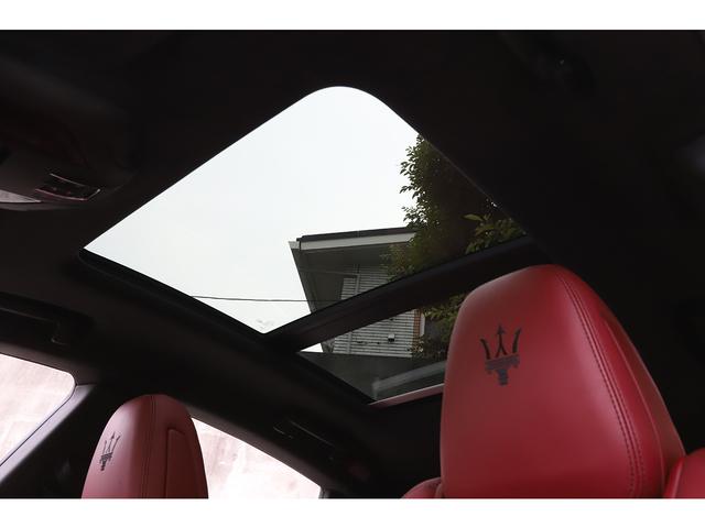 レヴァンテ グランスポーツ　レッドレザー　パノラマサンルーフ　ＯＰ２０インチＡＷ　フルプレミアムレザー　フルアダプティブＬＥＤヘッドライト　アクティブエアサス（12枚目）