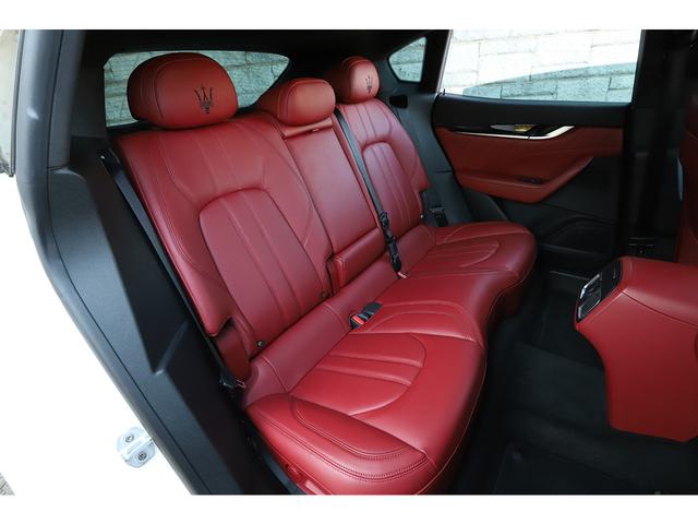 レヴァンテ グランスポーツ　レッドレザー　パノラマサンルーフ　ＯＰ２０インチＡＷ　フルプレミアムレザー　フルアダプティブＬＥＤヘッドライト　アクティブエアサス（39枚目）