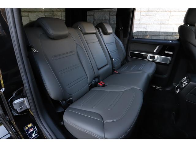 Ｇクラス Ｇ４００ｄ　ＡＭＧライン　マヌファクトゥーアプログラム　マヌファクトゥーアインテリアプラスＰＫＧ　ツートンステアリング　アダプティブダンピングシステム　法人ワンオーナー（11枚目）