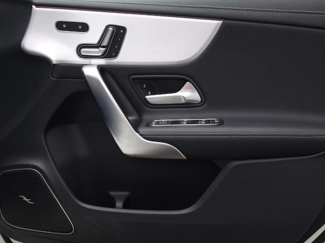 Ａクラス Ａ４５　Ｓ　４ＭＡＴＩＣ＋　ＡＭＧラパフォーマンスパッケージ　アドバンスドパッケージ　Ｂｌｕｅｔｏｏｔｈ接続　ＥＴＣ　ＬＥＤヘッドライト　ＴＶ　アイドリングストップ　クルーズコントロール　コネクテッド機能　サイドカメラ（13枚目）