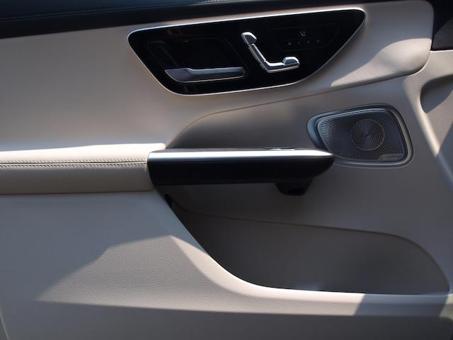 ＧＬＣ ＧＬＣ２２０　ｄ　４ＭＡＴＩＣ　レザーエクスクルーシブパッケージ　Ｂｌｕｅｔｏｏｔｈ接続　ＥＴＣ　ＬＥＤヘッドライト　ＴＶ　アイドリングストップ　クルーズコントロール　コネクテッド機能　サイドカメラ　サンルーフ・ガラスルーフ（7枚目）