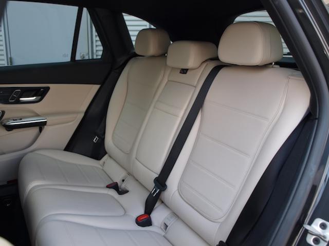 ＧＬＣ ＧＬＣ２２０　ｄ　４ＭＡＴＩＣ　レザーエクスクルーシブパッケージ　Ｂｌｕｅｔｏｏｔｈ接続　ＥＴＣ　ＬＥＤヘッドライト　ＴＶ　アイドリングストップ　クルーズコントロール　コネクテッド機能　サイドカメラ　サンルーフ・ガラスルーフ（11枚目）