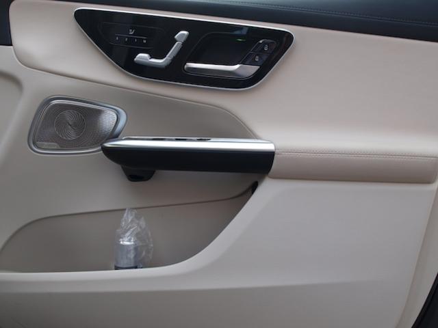 ＧＬＣ ＧＬＣ２２０　ｄ　４ＭＡＴＩＣ　レザーエクスクルーシブパッケージ　Ｂｌｕｅｔｏｏｔｈ接続　ＥＴＣ　ＬＥＤヘッドライト　ＴＶ　アイドリングストップ　クルーズコントロール　コネクテッド機能　サイドカメラ　サンルーフ・ガラスルーフ（13枚目）