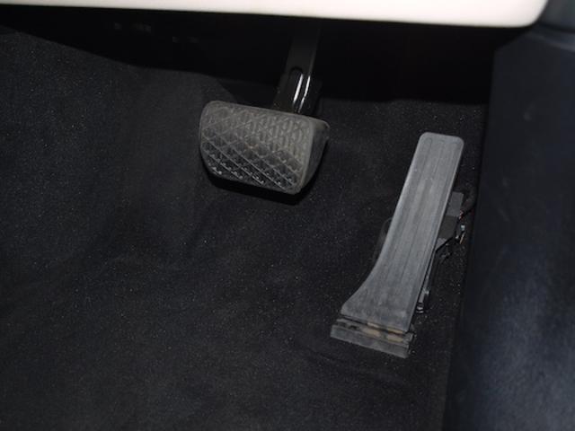 ＧＬＣ ＧＬＣ２２０　ｄ　４ＭＡＴＩＣ　レザーエクスクルーシブパッケージ　Ｂｌｕｅｔｏｏｔｈ接続　ＥＴＣ　ＬＥＤヘッドライト　ＴＶ　アイドリングストップ　クルーズコントロール　コネクテッド機能　サイドカメラ　サンルーフ・ガラスルーフ（17枚目）