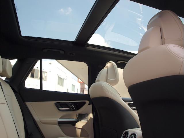 ＧＬＣ ＧＬＣ２２０　ｄ　４ＭＡＴＩＣ　レザーエクスクルーシブパッケージ　Ｂｌｕｅｔｏｏｔｈ接続　ＥＴＣ　ＬＥＤヘッドライト　ＴＶ　アイドリングストップ　クルーズコントロール　コネクテッド機能　サイドカメラ　サンルーフ・ガラスルーフ（30枚目）