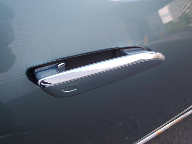 Ｅクラス Ｅ２２０　ｄ　アバンギャルド　ＡＭＧラインパッケージ　レザーエクスクルーシブパッケージ　アドバンスドパッケージ　デジタルインテリアパッケージ　Ｂｌｕｅｔｏｏｔｈ接続　ＥＴＣ　ＬＥＤヘッドライト　ＴＶ　アイドリングストップ（12枚目）