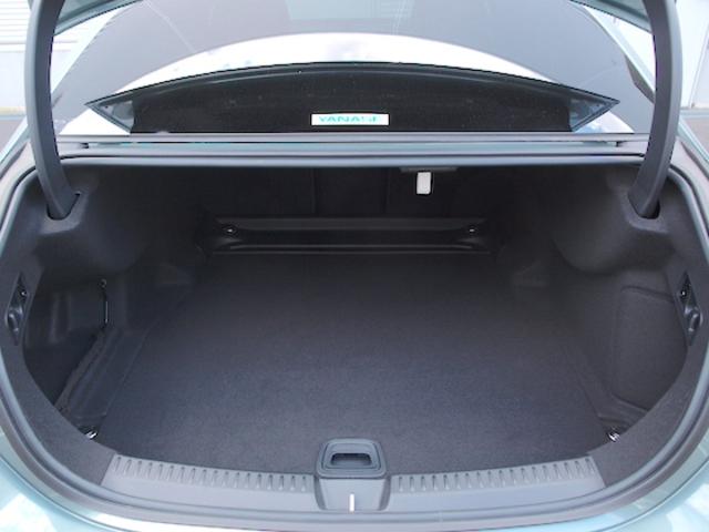 Ｅクラス Ｅ２２０　ｄ　アバンギャルド　ＡＭＧラインパッケージ　レザーエクスクルーシブパッケージ　アドバンスドパッケージ　デジタルインテリアパッケージ　Ｂｌｕｅｔｏｏｔｈ接続　ＥＴＣ　ＬＥＤヘッドライト　ＴＶ　アイドリングストップ（33枚目）