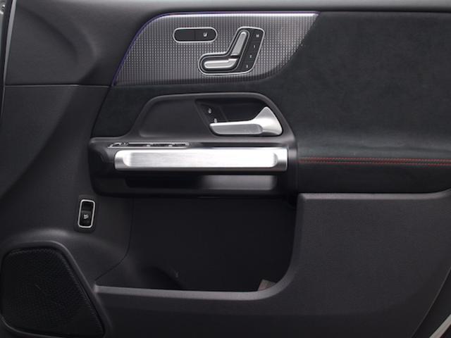 ＥＱＢ ＥＱＢ２５０　ＡＭＧラインパッケージ　３列シート　Ｂｌｕｅｔｏｏｔｈ接続　ＥＴＣ　ＬＥＤヘッドライト　ＴＶ　クルーズコントロール　コネクテッド機能　サイドカメラ　サンルーフ・ガラスルーフ　シートヒーター（13枚目）