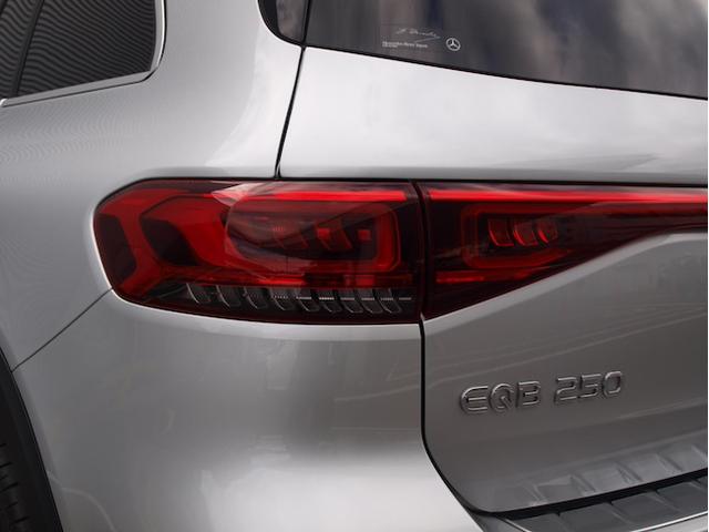 ＥＱＢ ＥＱＢ２５０　ＡＭＧラインパッケージ　３列シート　Ｂｌｕｅｔｏｏｔｈ接続　ＥＴＣ　ＬＥＤヘッドライト　ＴＶ　クルーズコントロール　コネクテッド機能　サイドカメラ　サンルーフ・ガラスルーフ　シートヒーター（35枚目）