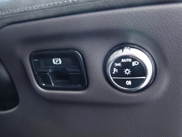 EQE SUV EQE350 4MATIC SUV ローンチエディション LEDヘッドライト TV クルーズコントロール サイドカメラ サンルーフ・ガラスルーフ シートエアコン シートヒーター ナビ バックモニター パワーシート フロントカメラ 横滑り防止装置(16枚目)