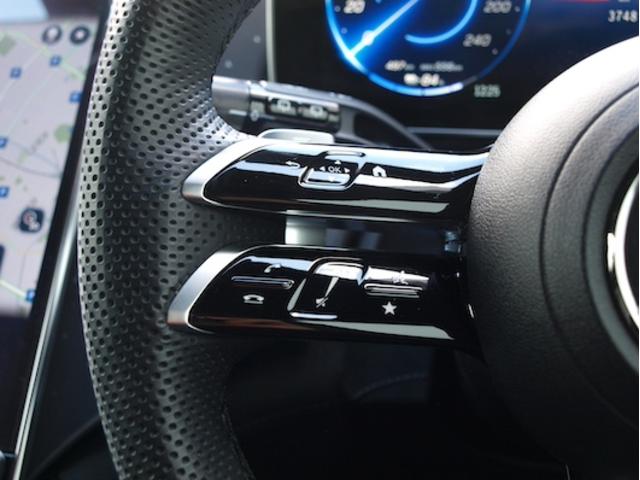 EQE SUV EQE350 4MATIC SUV ローンチエディション LEDヘッドライト TV クルーズコントロール サイドカメラ サンルーフ・ガラスルーフ シートエアコン シートヒーター ナビ バックモニター パワーシート フロントカメラ 横滑り防止装置(18枚目)