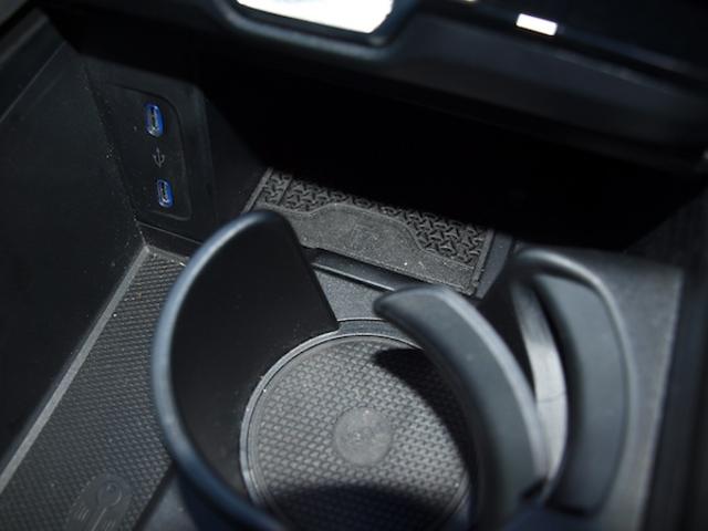 EQE SUV EQE350 4MATIC SUV ローンチエディション LEDヘッドライト TV クルーズコントロール サイドカメラ サンルーフ・ガラスルーフ シートエアコン シートヒーター ナビ バックモニター パワーシート フロントカメラ 横滑り防止装置(25枚目)