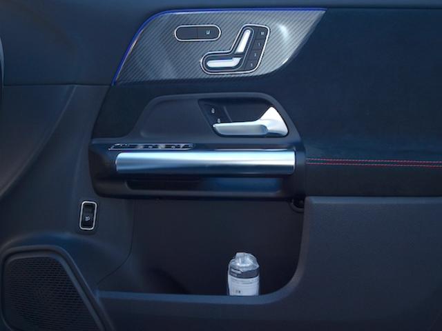 GLAクラス GLA200 d 4MATIC AMGラインパッケージ Bluetooth接続 ETC LEDヘッドライト TV アイドリングストップ クルーズコントロール コネクテッド機能 サイドカメラ シートヒーター トランクスルー ナビ(13枚目)