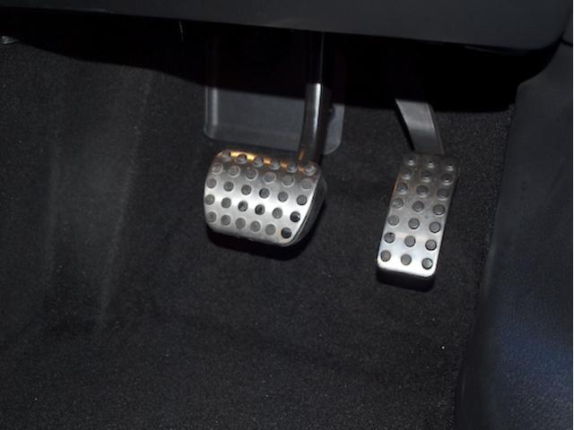 GLAクラス GLA200 d 4MATIC AMGラインパッケージ Bluetooth接続 ETC LEDヘッドライト TV アイドリングストップ クルーズコントロール コネクテッド機能 サイドカメラ シートヒーター トランクスルー ナビ(17枚目)